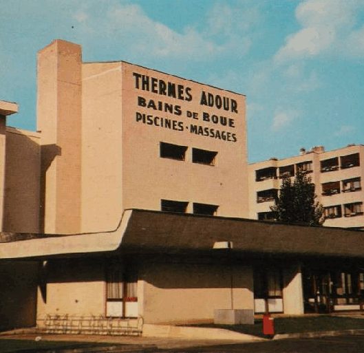 Photo du premier établissement thermal du groupe, datant de 1968 et proposant des bains de boue et des massages